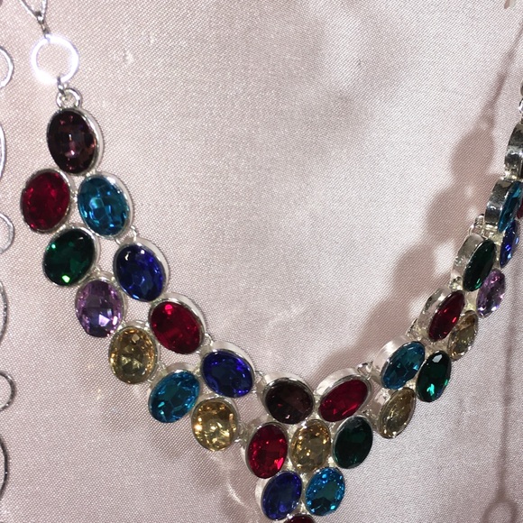 Multicolored statement necklace - Picture 2 of 3